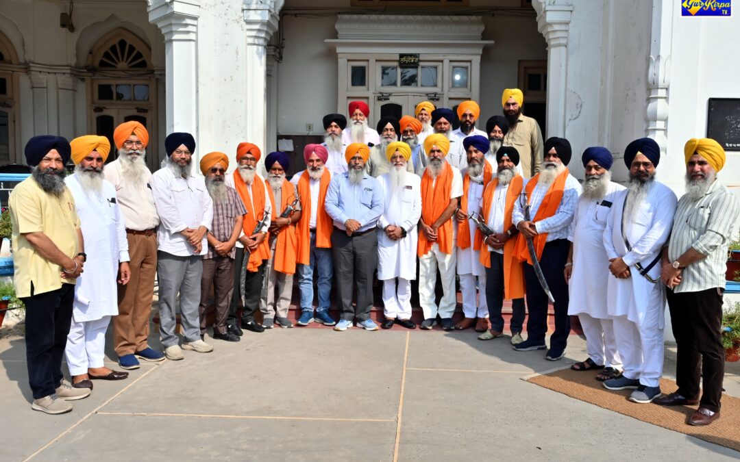 ਸ਼ੋ੍ਰਮਣੀ ਕਮੇਟੀ ਦੇ ਸੇਵਾ-ਮੁਕਤ ਹੋ ਚੁੱਕੇ ਅਧਿਕਾਰੀ ਤੇ ਕਰਮਚਾਰੀ ਭਲਾਈ ਫੰਡ ਸਕੀਮ ਤਹਿਤ ਸਨਮਾਨਿਤ