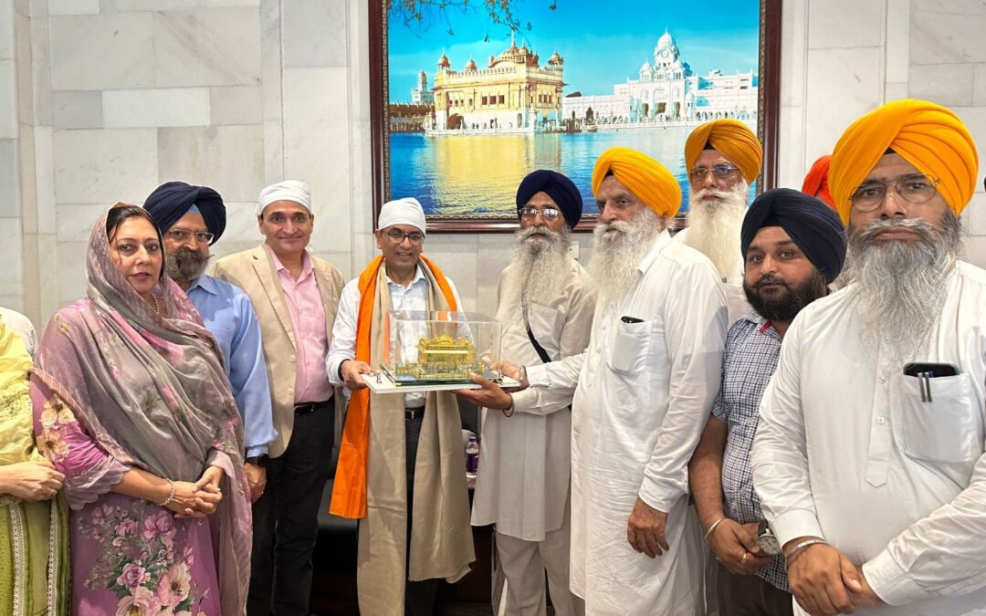 ਭਾਰਤ ਦੇ ਚੀਫ ਜਸਟਿਸ ਡੀ ਵਾਈ ਚੰਦਰਚੂੜ ਸੱਚਖੰਡ ਸ੍ਰੀ ਹਰਿਮੰਦਰ ਸਾਹਿਬ ਵਿਖੇ ਹੋਏ ਨਤਮਸਤਕ -ਸ਼੍ਰੋਮਣੀ ਕਮੇਟੀ ਪ੍ਰਧਾਨ ਐਡਵੋਕੇਟ ਹਰਜਿੰਦਰ ਸਿੰਘ ਧਾਮੀ ਨੇ ਕੀਤਾ ਸਵਾਗਤ