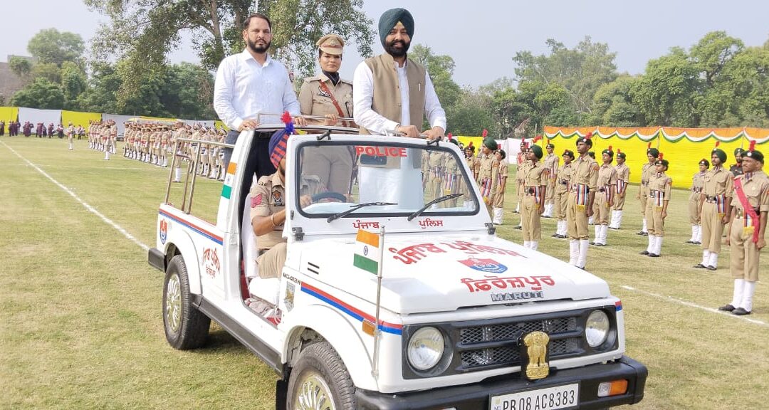 Laljit Singh Bhullar hoists tricolour in Ferozepur on Independence Day
