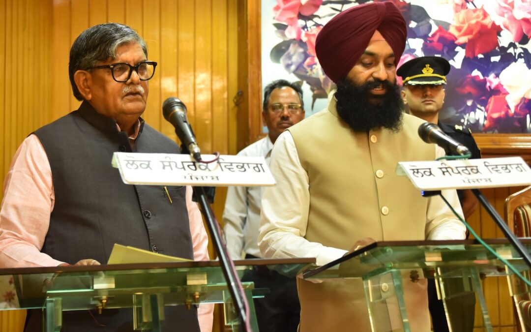 ਪੰਜਾਬ ਦੇ ਰਾਜਪਾਲ ਗੁਲਾਬ ਚੰਦ ਕਟਾਰੀਆ ਨੇ ਤਿੰਨ ਨਵੇਂ ਰਾਜ ਸੂਚਨਾ ਕਮਿਸ਼ਨਰਾਂ ਨੂੰ ਅਹੁਦੇ ਦੀ ਸਹੁੰ ਚੁਕਾਈ
