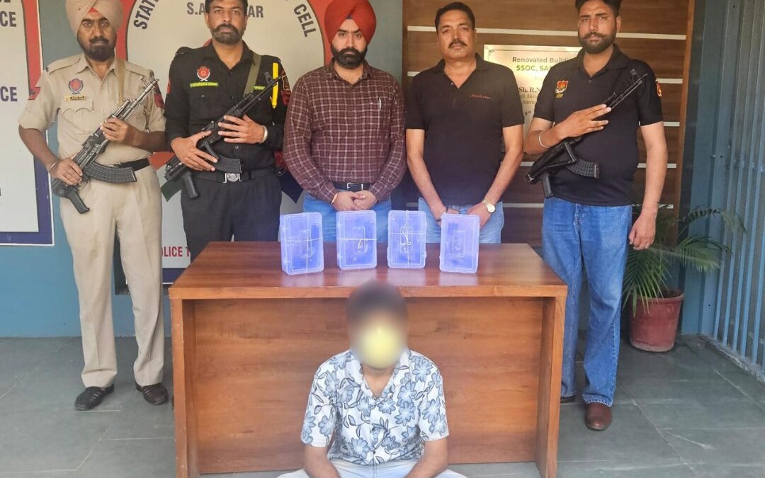 Punjab-Police-Busts-Interstate-Arms-Smuggling-Racket-one-held-with-4-Pistols