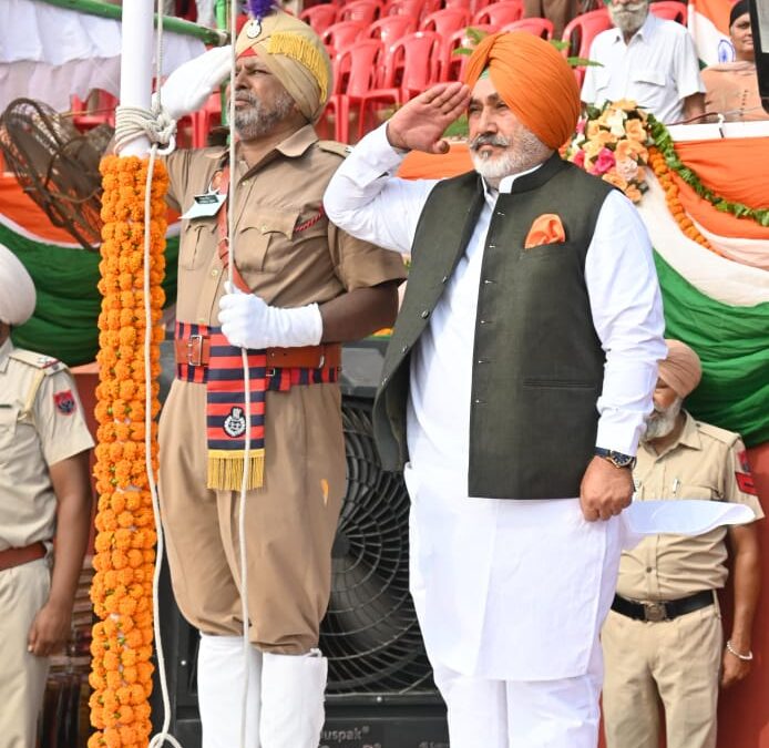 IPRM Chetan Singh Jouramajra hoists National Flag in Mansa; pledges to fulfill martyrs' dreams and propel Punjab to new heights