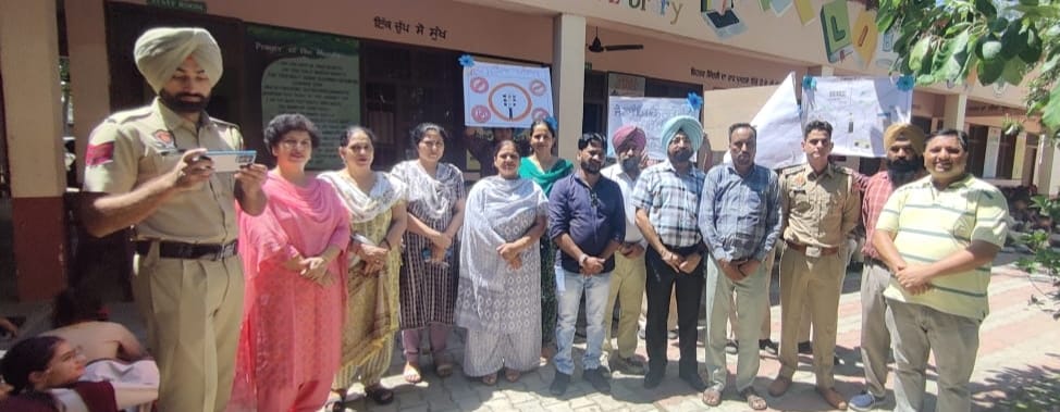 ਥਾਣਾ ਇੰਚਾਰਜ ਨੇ ਸਿਆਲਬਾ ਸਕੂਲ ਦੇ ਵਿਦਿਆਰਥੀਆਂ ਨੂੰ ਕੀਤਾ ਜਾਗਰੂਕ