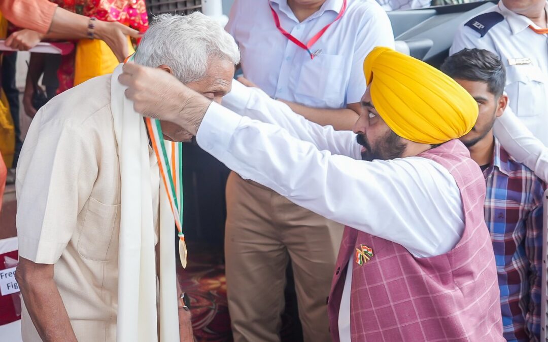 ਮੁੱਖ ਮੰਤਰੀ ਵੱਲੋਂ 15 ਉੱਘੀਆਂ ਸ਼ਖਸੀਅਤਾਂ ਸਟੇਟ ਐਵਾਰਡ ਨਾਲ ਸਨਮਾਨਿਤ