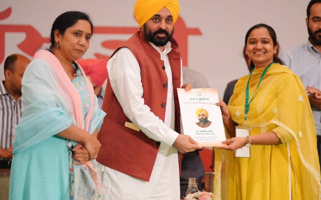 RAKHRI BONANZA TO LADIES BY CM, ANNOUNCES TO FILL 3000 NEW POSTS OF ANGANWARI WORKERS