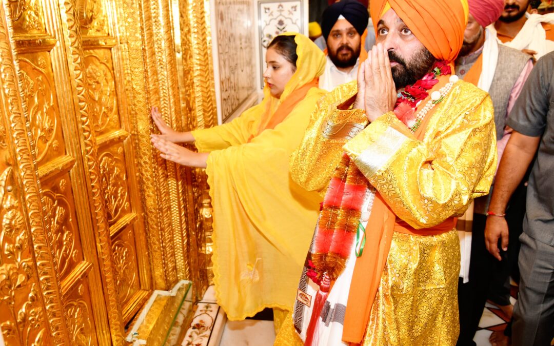 Cm-Pays-Obeisance-at-Takhat-Sri-Huzoor-Sahib-Nanded