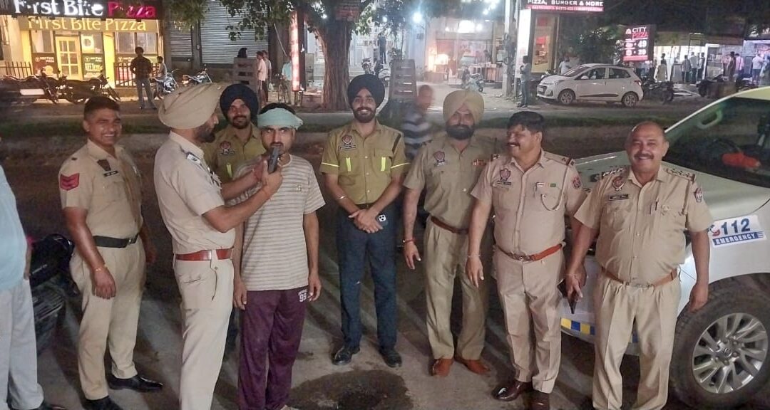 ਪੁਲਸ ਨੇ   ਨਾਕੇਬੰਦੀ ਕਰਕੇ ਨਿਯਮਾ ਦੀ ਉਲੰਘਣਾ ਕਰਨ ਵਾਲਿਆਂ ਦੇ ਚਲਾਨ ਕੱਟੇ