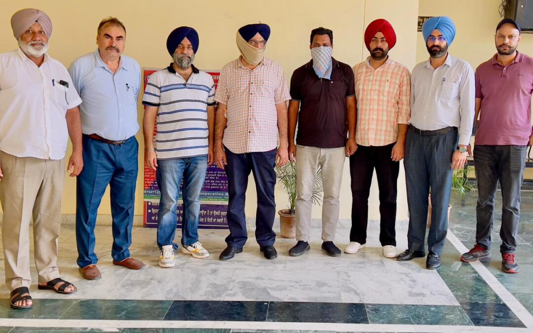 विजिलेंस ब्यूरो ने 50,000 रुपये रिश्वत लेते तहसीलदार और ड्राइवर को किया काबू