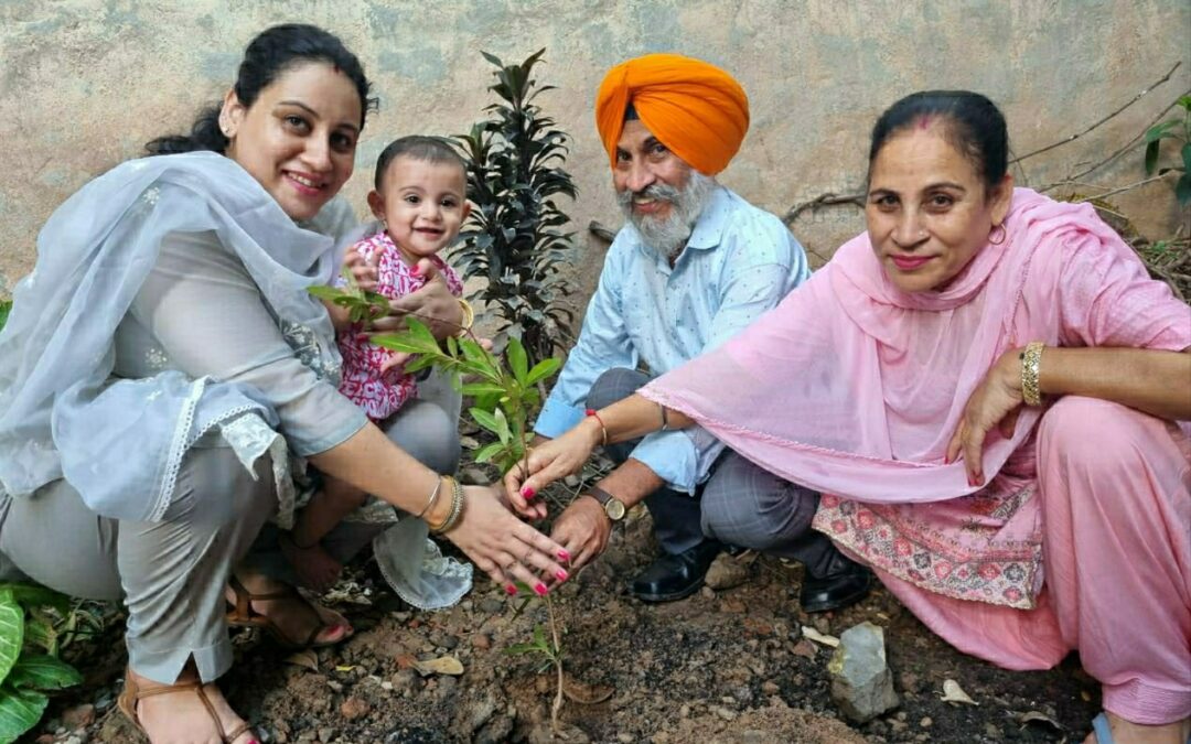 ਸਮਾਜ ਸੇਵੀ ਪਰਿਵਾਰ ਵਲੋ ਦੋਹਤੀ ਦੇ 9 ਮਹੀਨੇ ਪੂਰੇ ਹੋਣ ਦੀ ਖੁਸੀ ਮੌਕੇ  ਲਗਾਇਆ ਬੂੱਟਾ