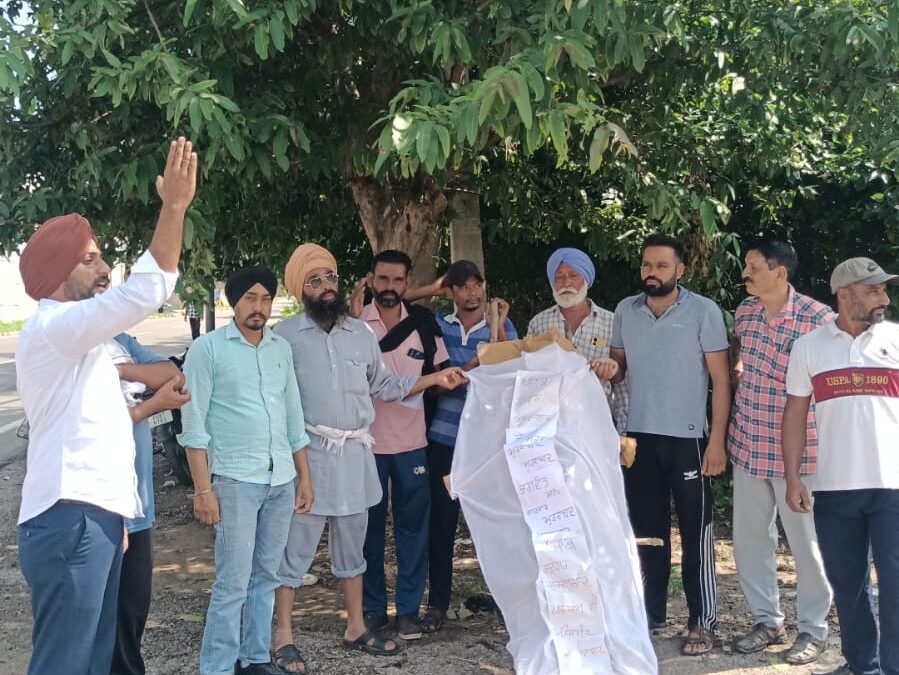 ਪਾਵਰ ਕਾਮ ਠੇਕਾ ਕਾਮਿਆ ਨੇ ਪੰਜਾਬ ਦੇ ਵਿੱਤ ਮੰਤਰੀ ਅਤੇ ਬਿਜਲੀ ਮੰਤਰੀ ਅਤੇ ਕਿਰਤ ਮੰਤਰੀ ਦੇ ਸਾੜੇ ਪੁਤਲੇ’ ਮੀਟਿੰਗ ਦਾ ਲਿਖਤੀ ਸਮਾਂ ਦੇ ਕੇ ਮੀਟਿੰਗ ਕਰਨ ਤੋਂ ਭਗੋੜੇ ਹੋਏ ਤਿੰਨੋ ਮੰਤਰੀ