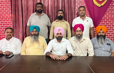 ਕੰਗਣਾ ਰਣੋਤ ਖੇਤੀ ਕਨੂੰਨਾ ਨੂੰ ਦੁਬਾਰਾ ਵਾਪਿਸ ਲਿਆਉਣ ਦੀ  ਮੰਗ ਕਰਕੇ ਭਾਜਪਾ ਨੂੰ ਕਰਨਾ ਚਾਹੁੰਦੀ ਹੈ ਖੁਸ਼