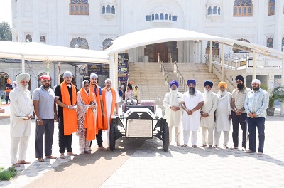ਗੁਰਦੁਆਰਾ ਸਿੰਘ ਸ਼ਹੀਦਾਂ ਸੋਹਾਣਾ ਵਿਖੇ ਦਾਨੀ ਸੱਜਣ ਵੱਲੋਂ ”ਵਿਨਟੇਜ ਲੁਕ ਬੈਟਰੀ ਕਾਰ” ਭੇਂਟ
