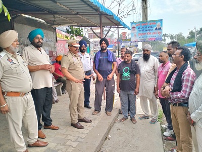 ਟਰੈਫਿਕ  ਪੁਲਸ ਕੁਰਾਲੀ ਵੱਲੋਂ ਟਰੈਫਿਕ ਨਿਯਮ ਬਾਰੇ ਸੈਮੀਨਾਰ ਲਾਏ ਗਿਆ