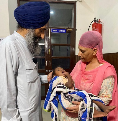 ਪ੍ਰਭ ਆਸਰਾ ਨੇ ਸੰਭਾਲ਼ਿਆ, ਹਨੇਰੀ ਰਾਤ ਵਿੱਚ ਨਾਲ਼ੇ ‘ਤੇ ਪਿਆ ਲਾਵਾਰਸ ਮਾਸੂਮ