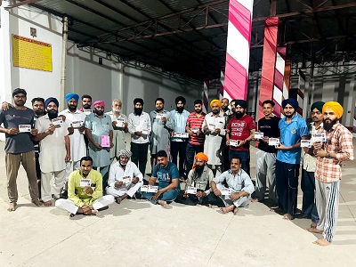 ਪਿੰਡ ਲੋਹਾਰੀ ਸਰਪੰਚੀ ਦੀ ਚੋਣ ਲਈ ਦਵਿੰਦਰ ਸਿੰਘ ਵੱਲੋਂ ਘਰ-ਘਰ ਕੀਤਾ ਜਾ ਰਿਹਾ ਚੋਣ ਪ੍ਰਚਾਰ ਮਿਲ ਰਿਹਾ ਭਰਵਾਂ ਹੁੰਗਾਰਾ