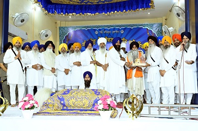 ਸ਼੍ਰੋਮਣੀ ਕਮੇਟੀ ਵੱਲੋਂ ਕਥਾਵਾਚਕ ਭਾਈ ਸਾਹਿਬ ਗਿਆਨੀ ਪਿੰਦਰਪਾਲ ਸਿੰਘ ਦਾ ਸਨਮਾਨ