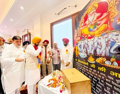 ਕੈਬਨਿਟ ਮੰਤਰੀ ਤਰੁਨਪ੍ਰੀਤ ਸਿੰਘ ਸੌਂਦ ਨੇ ਲੋਕਾਂ ਨੂੰ ਭਗਵਾਨ ਵਿਸ਼ਵਕਰਮਾ ਜੀ ਦੇ ਦਰਸਾਏ ਮਾਰਗ ‘ਤੇ ਚੱਲਣ ਦੀ ਅਪੀਲ ਕੀਤੀ