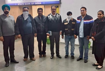30,000 रुपये रिश्वत लेते नगर निगम का बिल्डिंग इंस्पेक्टर और नक्शा नवीस विजीलेंस ब्यूरो द्वारा काबू