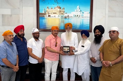 ਚਿੱਠੀ ਸਿੰਘਪੁਰਾ ’ਚ ਸਿੱਖਾਂ ਦੇ ਹੋਏ ਕਤਲੇਆਮ ’ਤੇ ਬਣ ਰਹੀ ਡਾਕੂਮੈਂਟਰੀ ਫ਼ਿਲਮ ਦੀ ਟੀਮ ਸ੍ਰੀ ਦਰਬਾਰ ਸਾਹਿਬ ਵਿਖੇ ਨਤਮਸਤਕ