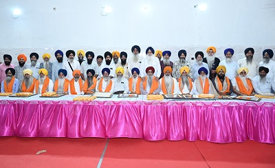 ਸ਼੍ਰੋਮਣੀ ਕਮੇਟੀ ਦੇ ਸੇਵਾ ਮੁਕਤ ਹੋ ਚੁੱਕੇ ਅਧਿਕਾਰੀ ਤੇ ਕਰਮਚਾਰੀ ਭਲਾਈ ਫੰਡ ਸਕੀਮ ਤਹਿਤ ਸਨਮਾਨਿਤ