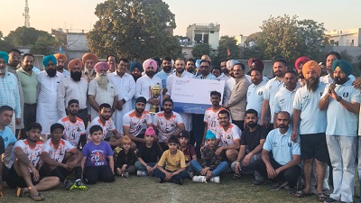ਫੁੱਟਬਾਲ ਕਲੱਬ ਕੁਰਾਲੀ ਵੱਲੋਂ ਕਰਵਾਏ ਗਏ ਆਲ ਓਪਨ ਫੁੱਟਬਾਲ ਟੂਰਨਾਮੈਂਟ ’ਤੇ ਮੇਜ਼ਬਾਨ ਕੁਰਾਲੀ ਦੀ ਟੀਮ ਦਾ ਕਾਬਜ਼