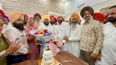 ਕਾਂਗਰਸੀ ਆਗੂ ਗੁਰਪ੍ਰਤਾਪ ਸਿੰਘ ਪਡਿਆਲਾ ਵੱਲੋਂ ਮੁੱਖ ਮੰਤਰੀ ਚਰਨਜੀਤ ਸਿੰਘ ਚੰਨੀ ਦਾ ਜਨਮ ਦਿਨ ਦੀਆਂ ਮੁਬਾਰਕਾਂ ਦਿੱਤੀਆਂ