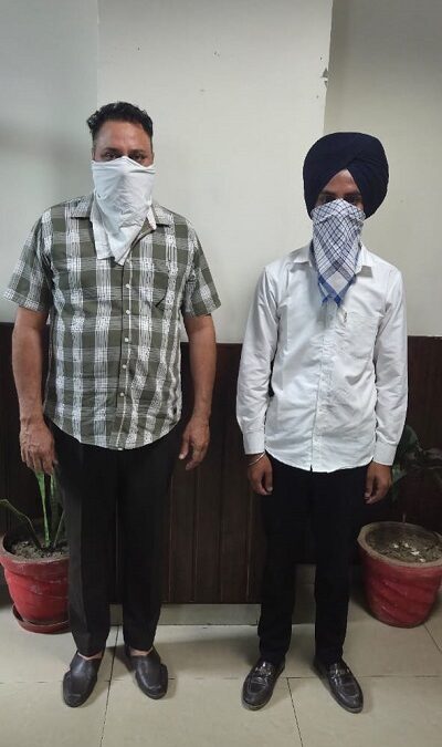 20,000 रुपये रिश्वत लेने के आरोप में सब-इंस्पेक्टर और उसका साथी विजीलेंस ब्यूरो द्वारा गिरफ्तार