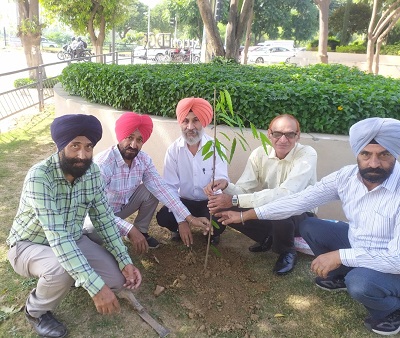 ਖਾਲਸਾ ਸਾਜਨਾ ਦਿਵਸ ਤੇ ਫੇਜ਼-11 ਮੋਹਾਲੀ ਵਿਖੇ ਲਗਾਏ ਗਏ ਬੂਟੇ