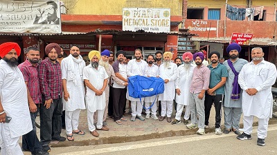 ਨੌਜਵਾਨਾਂ ਨੂੰ ਖੇਡਾਂ ਵੱਲ ਪ੍ਰੇਰਿਤ ਕਰਨ ਲਈ ਗੁਰਪ੍ਰਤਾਪ ਸਿੰਘ ਪਡਿਆਲਾ ਨੇ ਨੌਜਵਾਨਾਂ ਨੂੰ ਖੇਡ ਕਿੱਟਾਂ ਵੰਡੀਆ