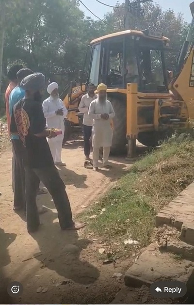 ਪਿੰਡ ਮਾਣਕਪੁਰ ਸ਼ਰੀਫ਼ ਵਿਖੇ ਪਿੰਡ ਦੇ ਨੌਜਵਾਨ ਸ ਦਲਵੀਰ ਸਿੰਘ ਦੀ ਅਗਵਾਈ ਹੇਠ ਪਿੰਡ ਵਿੱਚ ਵਿਕਾਸ ਕਾਰਜ ਸ਼ੁਰੂ ਕੀਤੇ