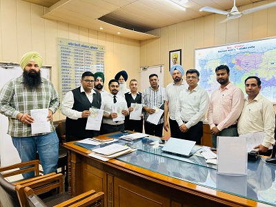 DEO Ludhiana handed over copies of the final electoral roll to political parties