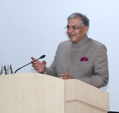 निर्वाचन आयोग द्वारा पोलिंग स्टेशनों पर वोटरों के लिए मोबाइल डिपाजिट सुविधा की जायेगी प्रदान