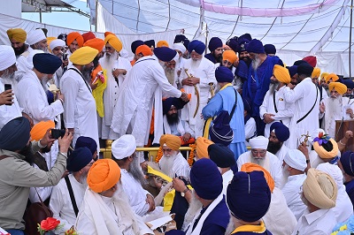 ਤਖ਼ਤ ਸ੍ਰੀ ਕੇਸਗੜ੍ਹ ਸਾਹਿਬ ਵਿਖੇ ਸਿੱਖ ਜਥੇਬੰਦੀਆਂ ਨੇ ਜਥੇਦਾਰ ਗਿਆਨੀ ਕੁਲਦੀਪ ਸਿੰਘ ਗੜਗੱਜ ਦਾ ਦਸਤਾਰਾਂ ਦੇ ਕੇ ਕੀਤਾ ਸਨਮਾਨ