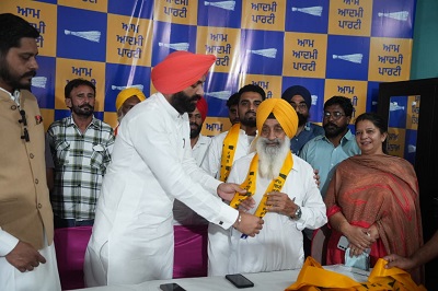 Sitting Akali Sarpanch Jashandeep Singh, Along with His Supporters, Joins Aam Aadmi Party