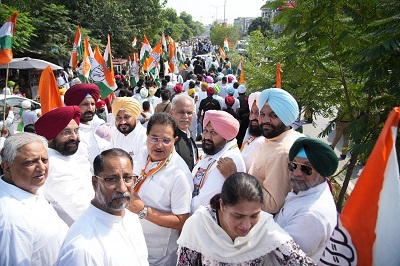 ਕਾਂਗਰਸ ਦੇ ਉਮੀਦਵਾਰ ਬੁਰਜ ਨੇ ਤਰਨਤਾਰਨ ਤੋਂ ਨਾਮਜ਼ਦਗੀ ਪੱਤਰ ਦਾਖਲ ਕੀਤੇ