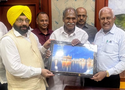 ਯਾਦਗਾਰੀ ਸਮਾਗਮਾਂ ਲਈ ਉੱਘੀਆਂ ਸ਼ਖ਼ਸੀਅਤਾਂ ਨੂੰ ਸੱਦਾ ਦੇਣ ਲਈ ਦੇਸ਼ ਦੇ ਕੋਨੇ-ਕੋਨੇ ਵਿੱਚ ਜਾ ਰਹੇ ਕੈਬਨਿਟ ਮੰਤਰੀ