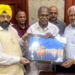 यादगारी समारोहों के लिए प्रमुख हस्तियों को निमंत्रण देने के लिए देश के कोने-कोने में जा रहे कैबिनेट मंत्री