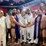 मनीमाजरा में आयोजित कुश्ती दंगल में सांसद मनीष तिवारी ने की शिरकत; खिलाड़ियों के प्रदर्शन को सराहा