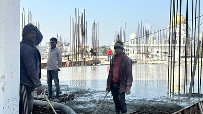 ਗੁਰਦੁਆਰਾ ਸਿੰਘ ਸ਼ਹੀਦਾਂ ਵਿਖੇ ਬਨਣ ਵਾਲੀ ਬਹੁਮੰਜਿਲੀ ਕਾਰ ਪਾਰਕਿੰਗ ਦੀ ਦੂਜੀ ਮੰਜਿਲ ਦੇ ਤੀਜੇ ਪੜਾਅ ਦਾ ਲੈਂਟਰ ਪਾਇਆ ਗਿਆ।