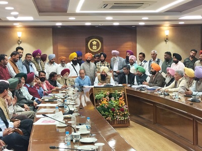 ਜਸਵੀਰ ਸਿੰਘ ਗੜ੍ਹੀ ਨੇ ਪੰਜਾਬ ਦੀਆਂ ਸਮੂਹ ਐਸ.ਸੀ. ਮੁਲਾਜਮ ਜਥੇਬੰਦੀਆਂ ਦੀਆਂ ਮੁਸ਼ਕਲਾਂ ਸੁਣੀਆਂ